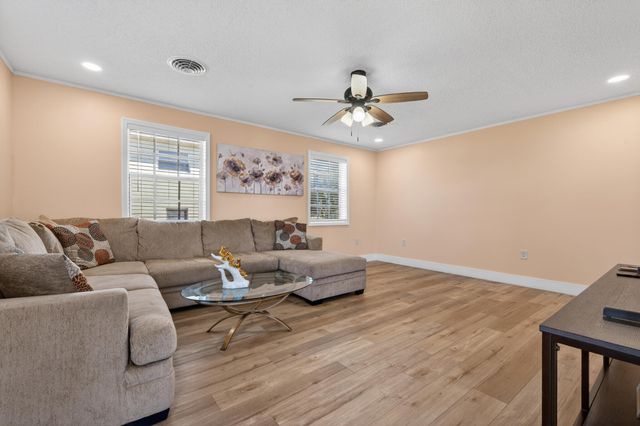 16 NW Avenue G, Belle Glade, FL 33430