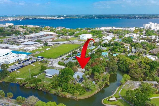 612 SE 6th Street, Stuart, FL 34994