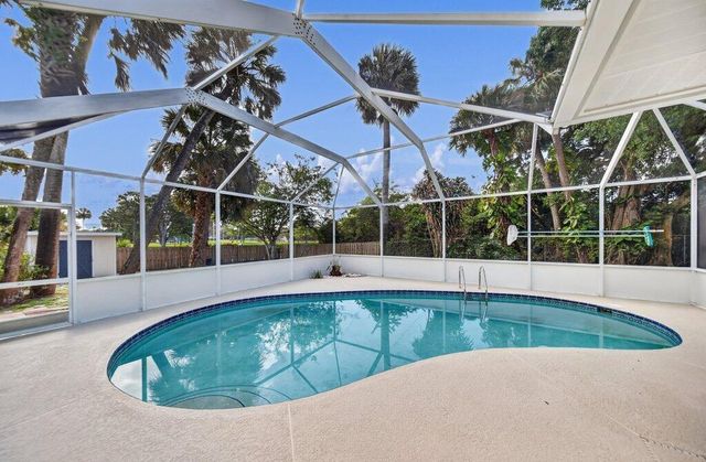 612 SE 6th Street, Stuart, FL 34994