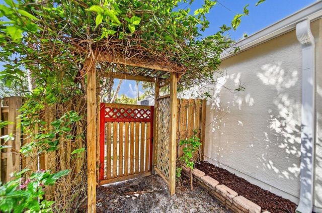 612 SE 6th Street, Stuart, FL 34994