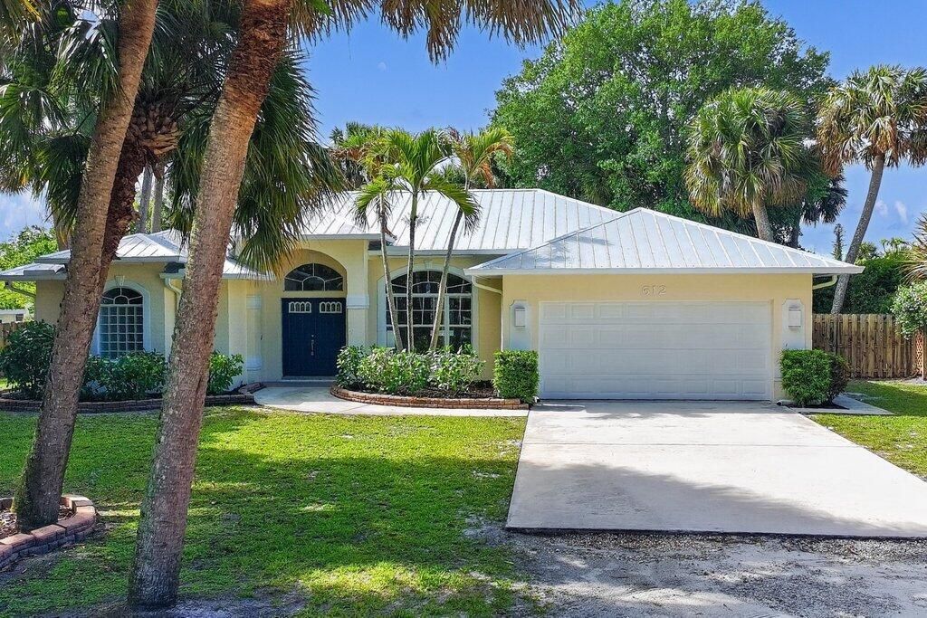 612 SE 6th Street, Stuart, FL 34994