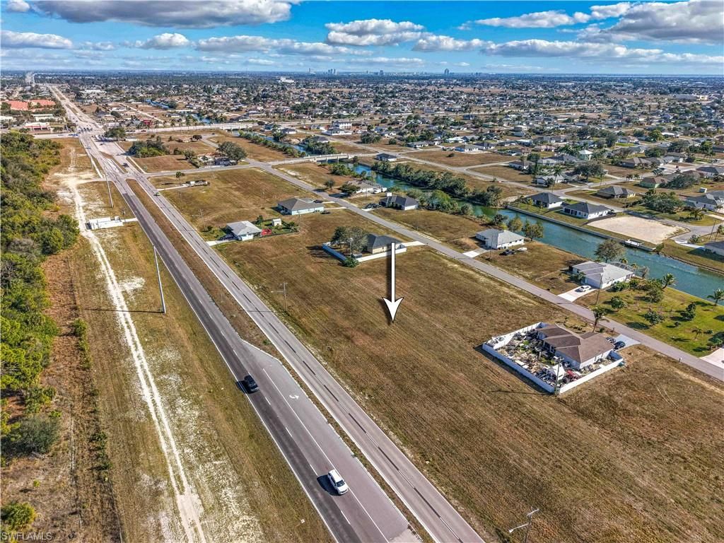 Image 4 of property listing at 1216 Kismet PKWY E, Cape Coral, FL 33909