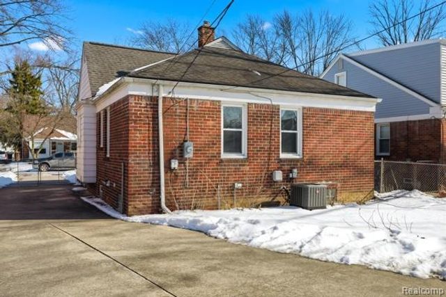 14581 Chatham Street, Detroit, MI 48223