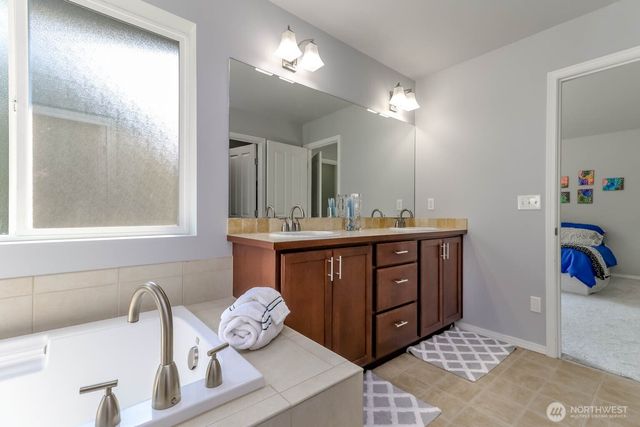 2828 S 357th Court, Federal Way, WA 98003