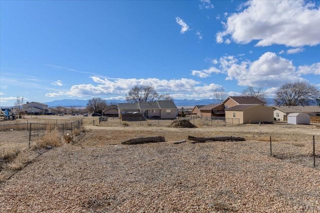 334 W Golden Eagle Way, Pueblo West, CO 81007