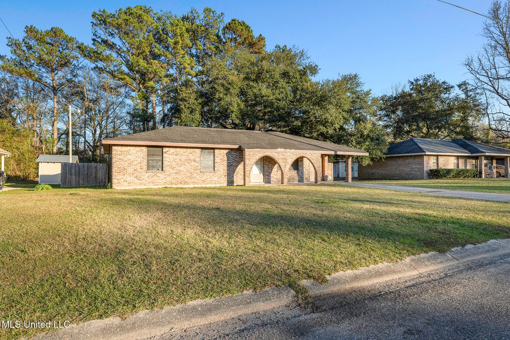 1005 Abbott Street, Picayune, MS 39466