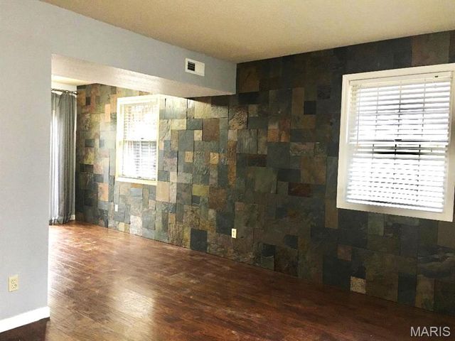 1740 Blue Jay Cove, Brentwood, MO 63144