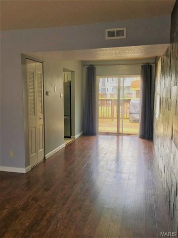 1740 Blue Jay Cove, Brentwood, MO 63144