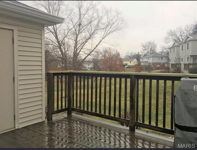 1740 Blue Jay Cove, Brentwood, MO 63144