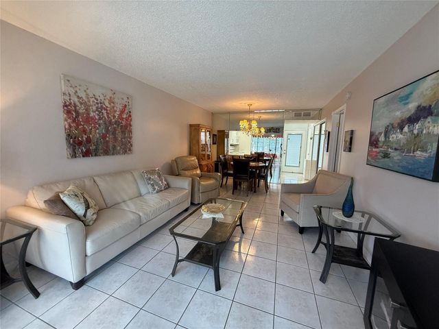 2901 NW 46th Avenue 106, Lauderdale Lakes, FL 33313