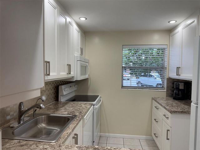 2901 NW 46th Avenue 106, Lauderdale Lakes, FL 33313