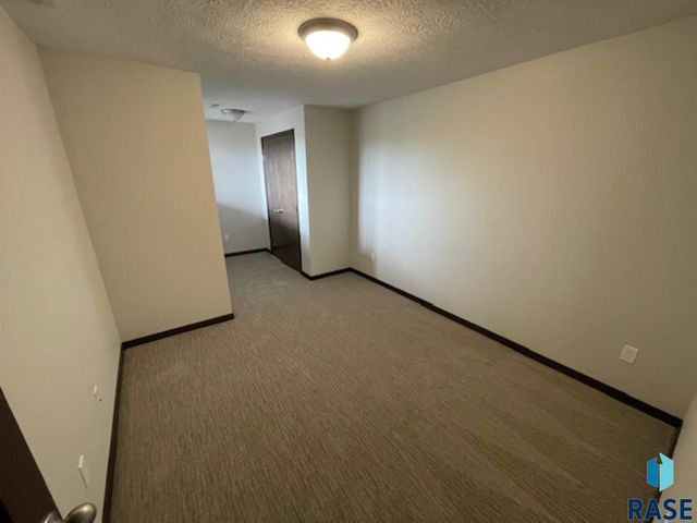 9627 W Tunis Dr, Sioux Falls, SD 57106