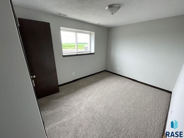9627 W Tunis Dr, Sioux Falls, SD 57106