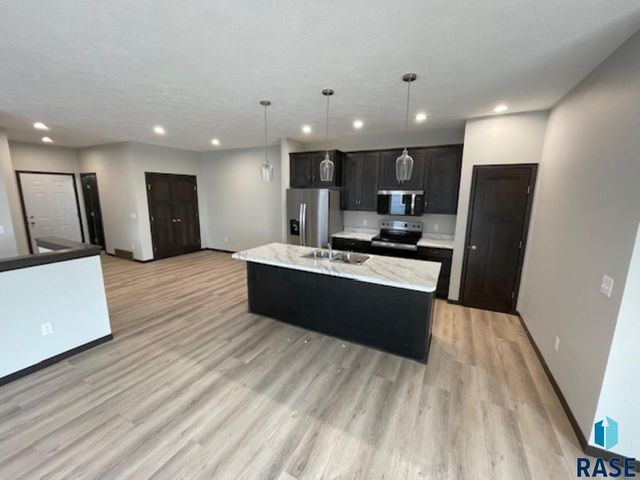 9627 W Tunis Dr, Sioux Falls, SD 57106