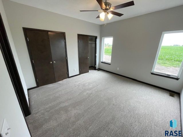 9627 W Tunis Dr, Sioux Falls, SD 57106