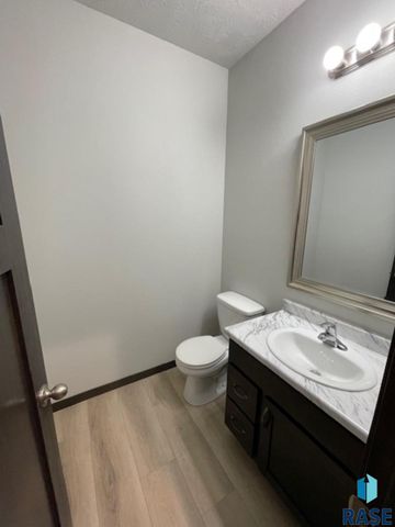 9627 W Tunis Dr, Sioux Falls, SD 57106