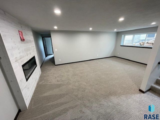 9627 W Tunis Dr, Sioux Falls, SD 57106