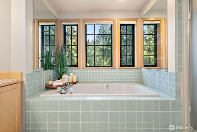 3840 NE Ambleside Lane, Bremerton, WA 98311