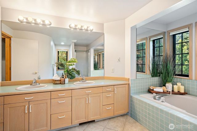 3840 NE Ambleside Lane, Bremerton, WA 98311