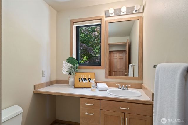 3840 NE Ambleside Lane, Bremerton, WA 98311