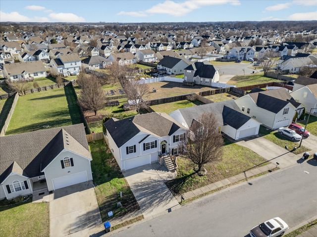 1059 Cindy Jo Ct, Clarksville, TN 37040