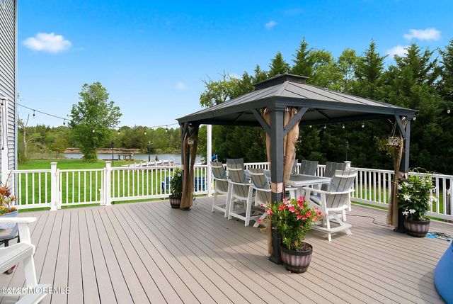 19 Bay Parkway, Waretown, NJ 08758