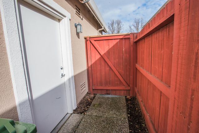 7824 Barnsley Way, Elk Grove, CA 95757