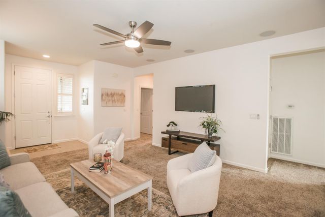 7824 Barnsley Way, Elk Grove, CA 95757