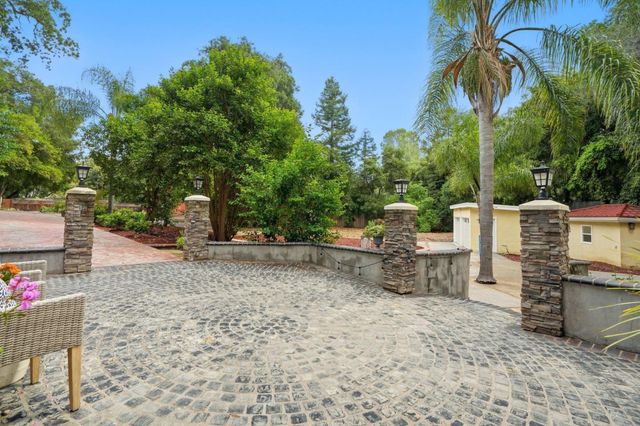 17250 Pine Avenue, Los Gatos, CA 95032