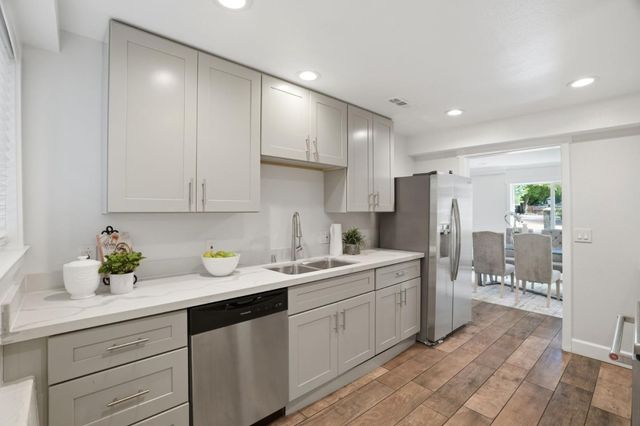 17250 Pine Avenue, Los Gatos, CA 95032