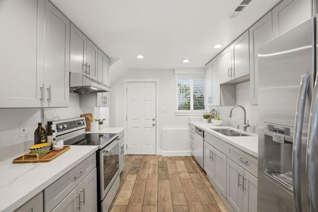 17250 Pine Avenue, Los Gatos, CA 95032