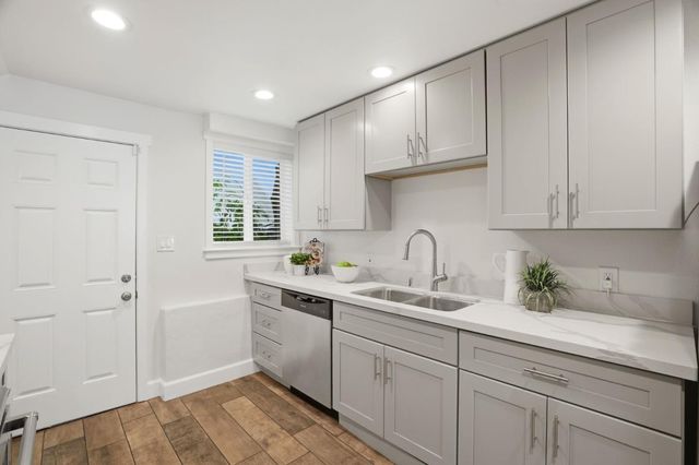 17250 Pine Avenue, Los Gatos, CA 95032