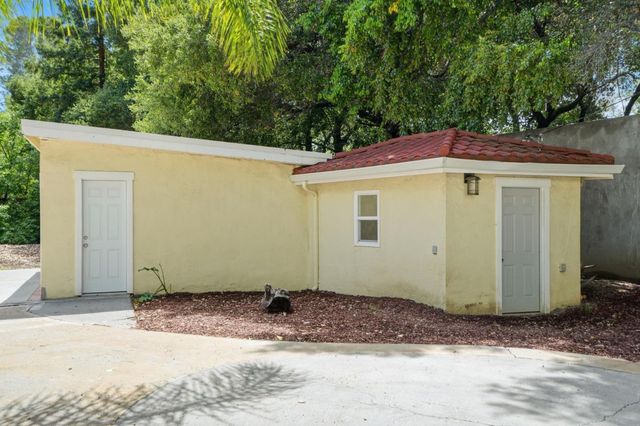 17250 Pine Avenue, Los Gatos, CA 95032