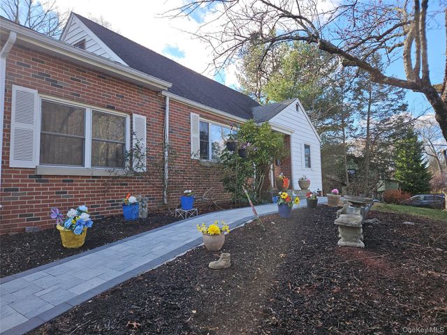 8 Windmill Lane, New City, NY 10956