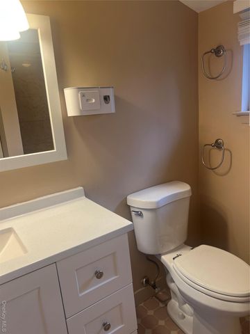 8 Windmill Lane, New City, NY 10956