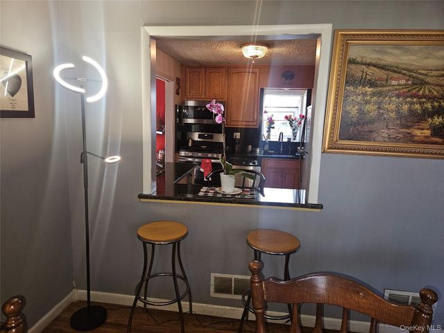 8 Windmill Lane, New City, NY 10956