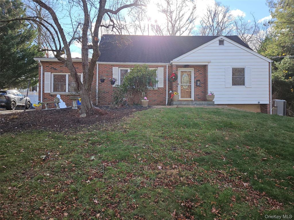 8 Windmill Lane, New City, NY 10956