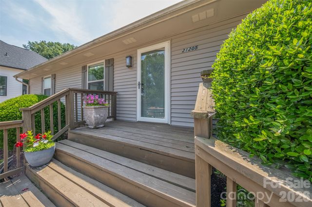 21205 Rio Oro Drive, Cornelius, NC 28031