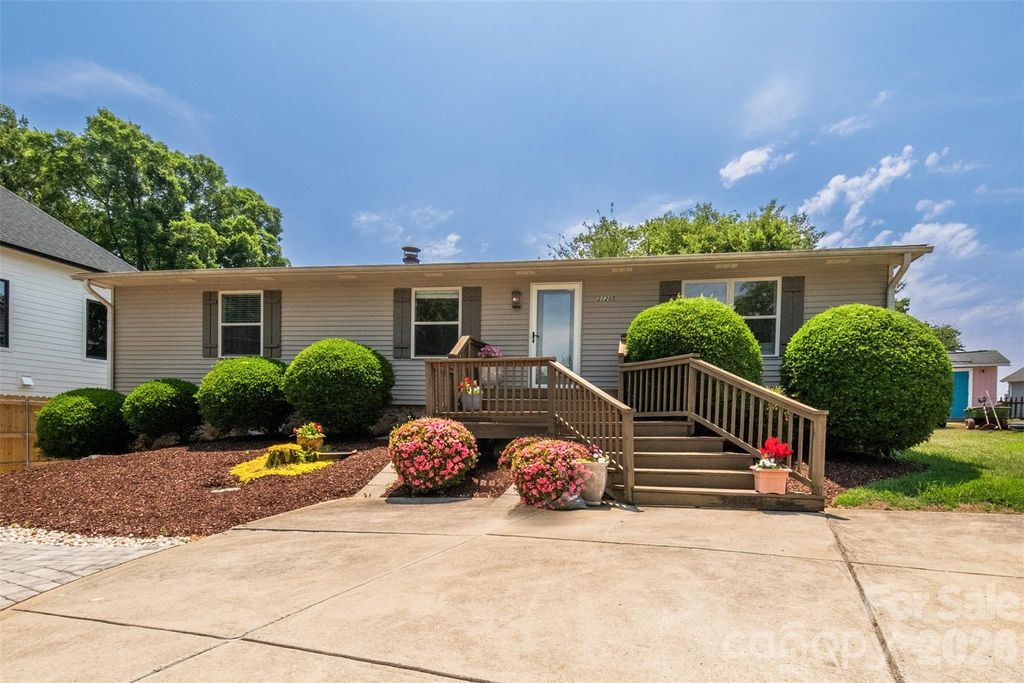 21205 Rio Oro Drive, Cornelius, NC 28031