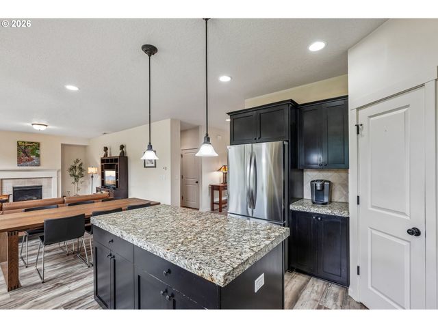 368 N GREEN GABLES Loop, Ridgefield, WA 98642