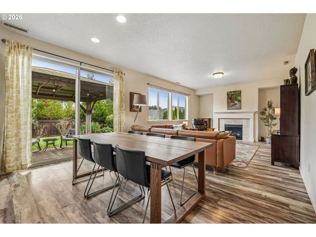 368 N GREEN GABLES Loop, Ridgefield, WA 98642