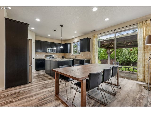 368 N GREEN GABLES Loop, Ridgefield, WA 98642