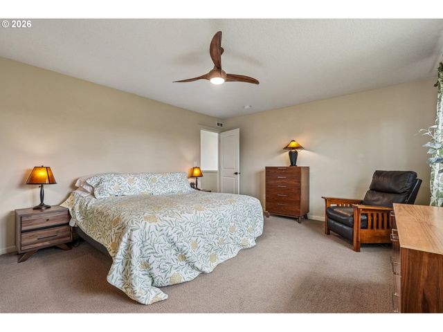 368 N GREEN GABLES Loop, Ridgefield, WA 98642