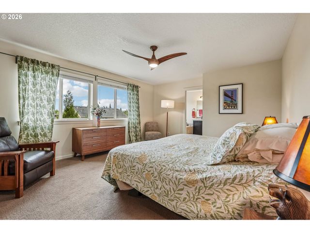 368 N GREEN GABLES Loop, Ridgefield, WA 98642