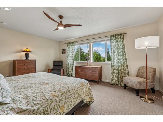 368 N GREEN GABLES Loop, Ridgefield, WA 98642