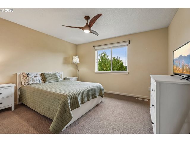 368 N GREEN GABLES Loop, Ridgefield, WA 98642