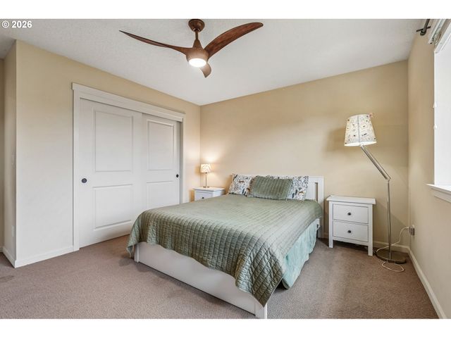 368 N GREEN GABLES Loop, Ridgefield, WA 98642