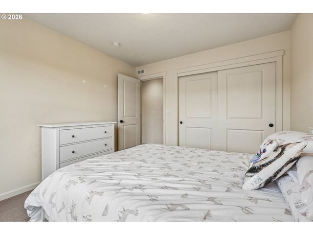 368 N GREEN GABLES Loop, Ridgefield, WA 98642