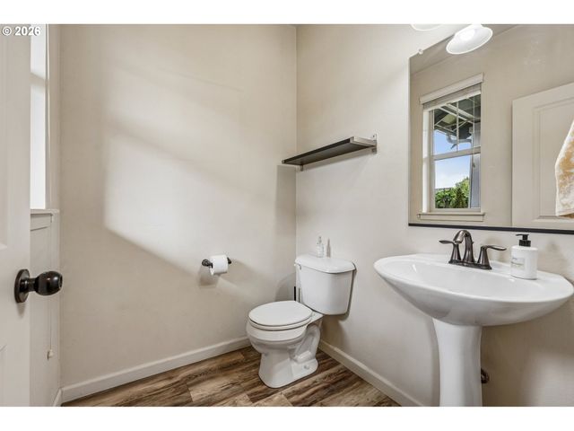 368 N GREEN GABLES Loop, Ridgefield, WA 98642