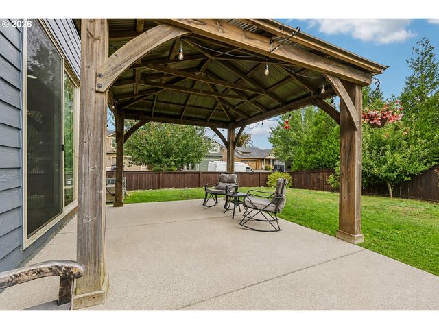 368 N GREEN GABLES Loop, Ridgefield, WA 98642